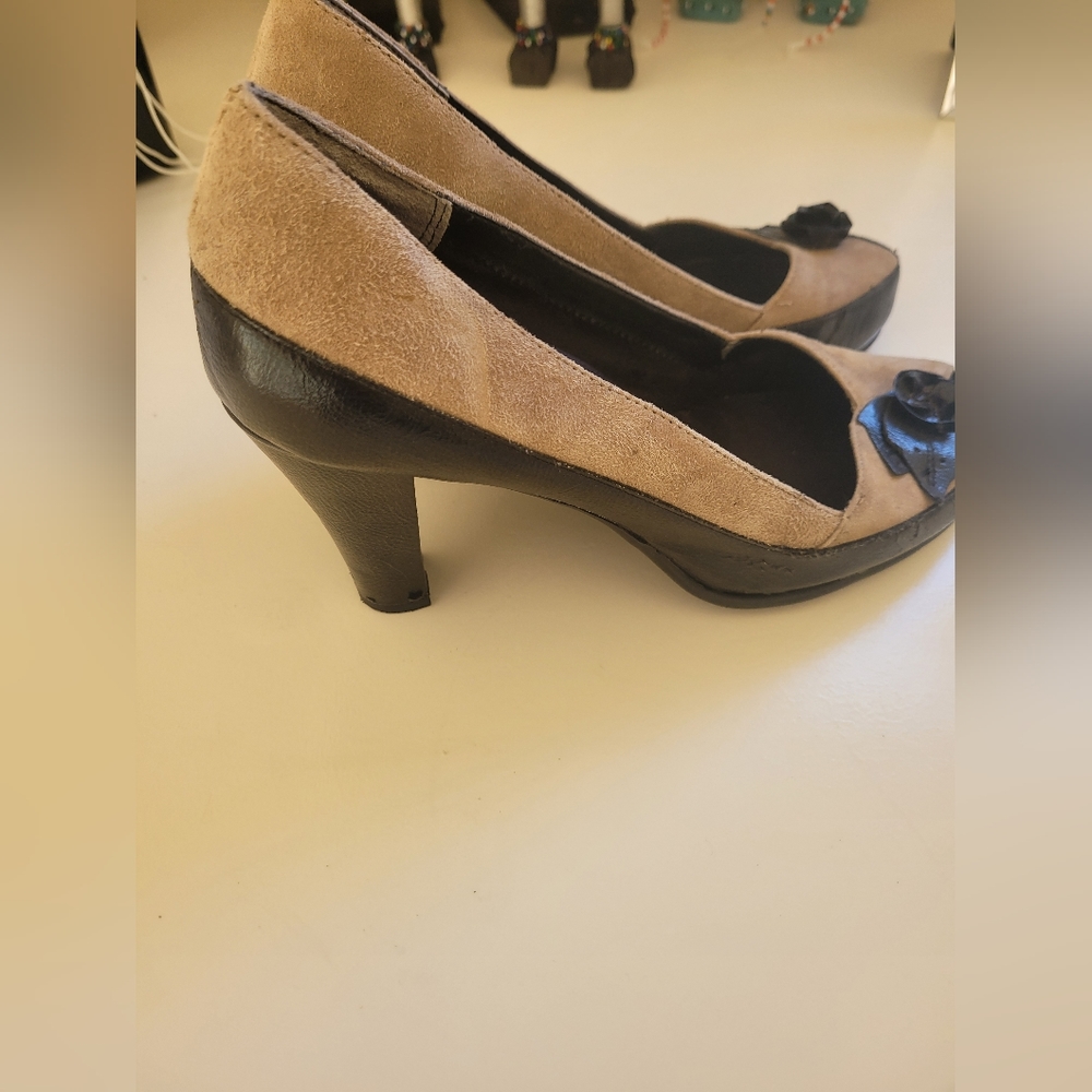 Aerosoles beige/black pumps 8.5